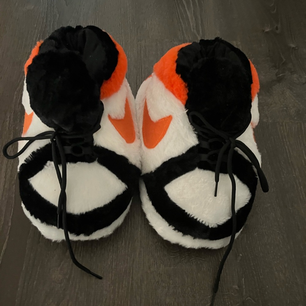 Unisex fuzzy slippers